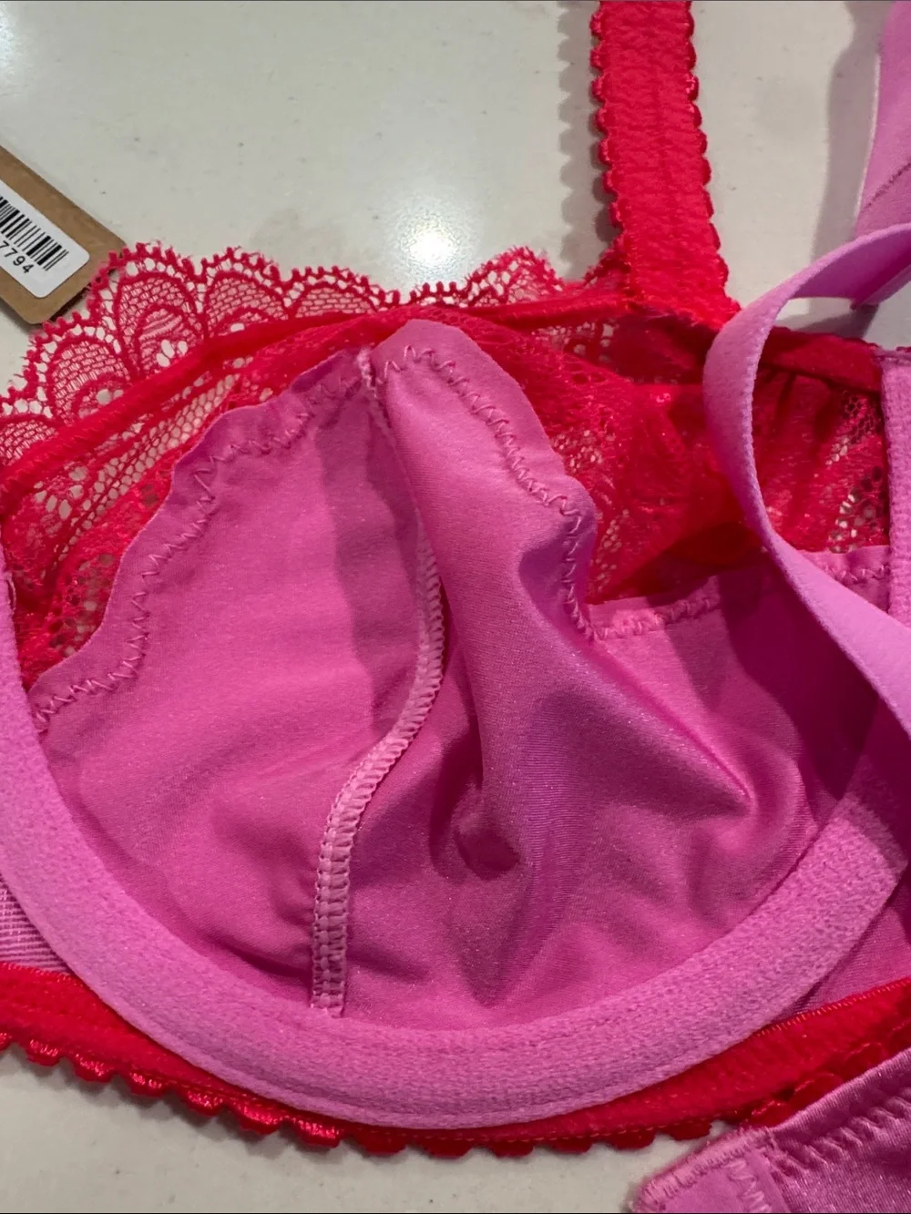 SKIMS Pink Satin Underwire Bra & Hot-Pink Lace Thong Set - Picture 9 of 10